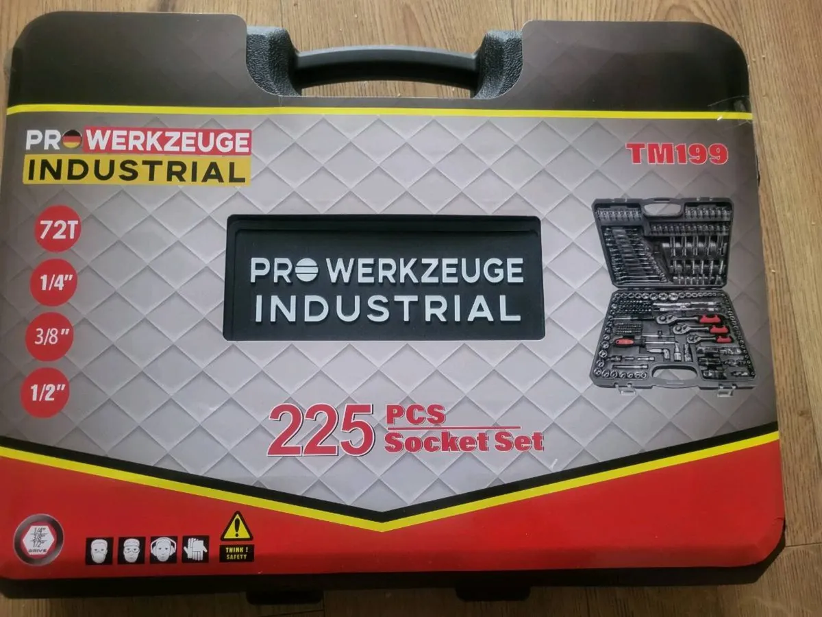 225pcs socket set - Image 1