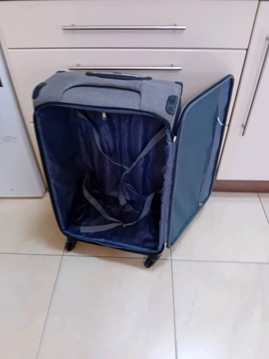 LARGE SUITCASE 4 WHEELS LIGHT WEIGHT - Image 2