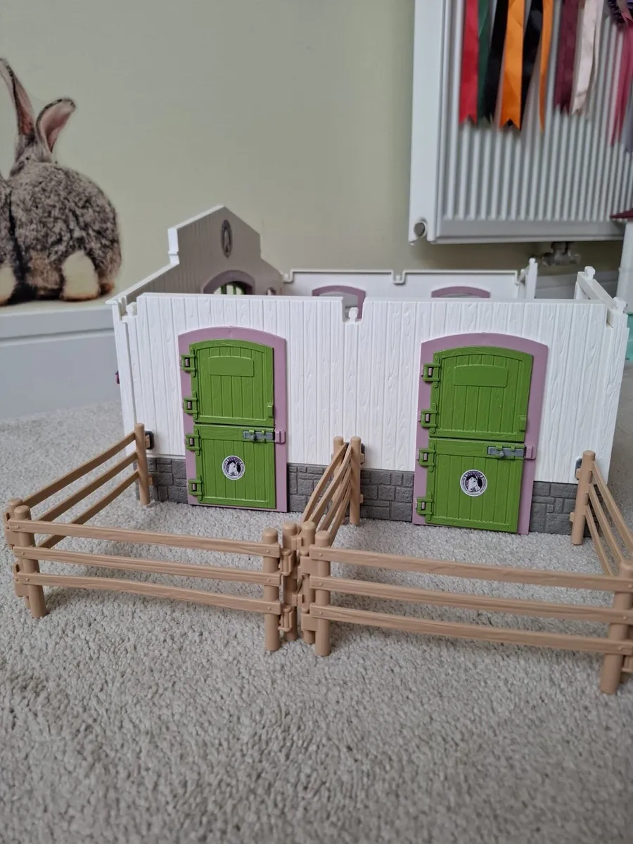 Schleich stable whole set - Image 3