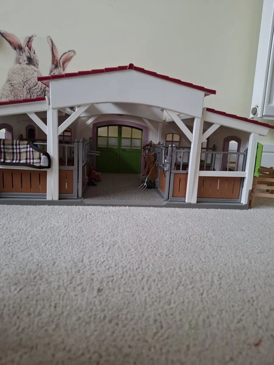 Schleich stable whole set - Image 4