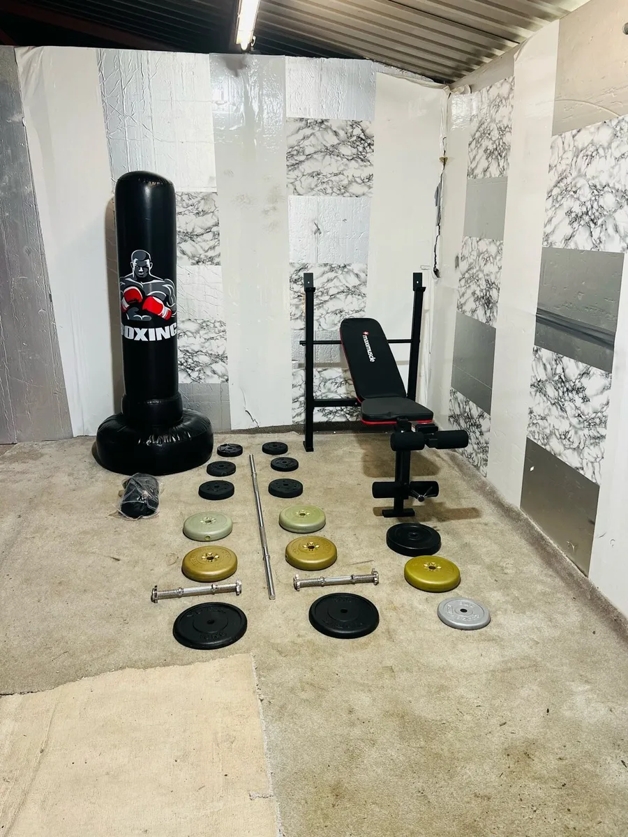 WEIGHT BENCH 60KG WEIGHTS STANDING PUNCH BAG - Image 1