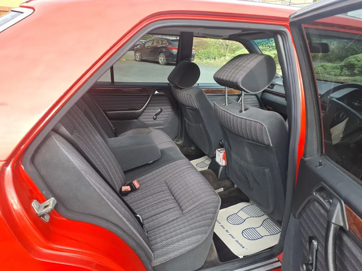 Mercedes-Benz E-Class 1993 - Image 3