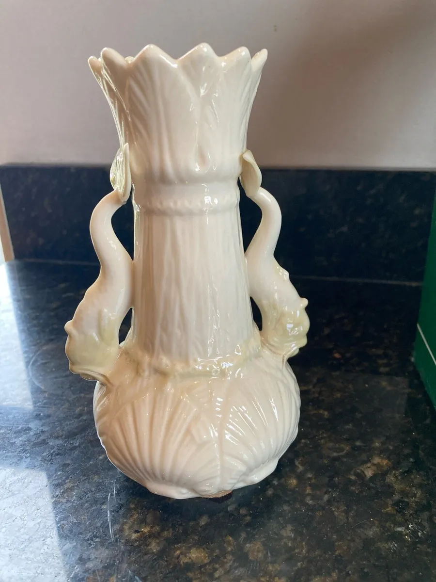 Belleek 1955 - 1965 fish vase - Image 2