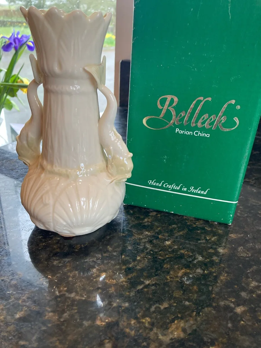 Belleek 1955 - 1965 fish vase - Image 1