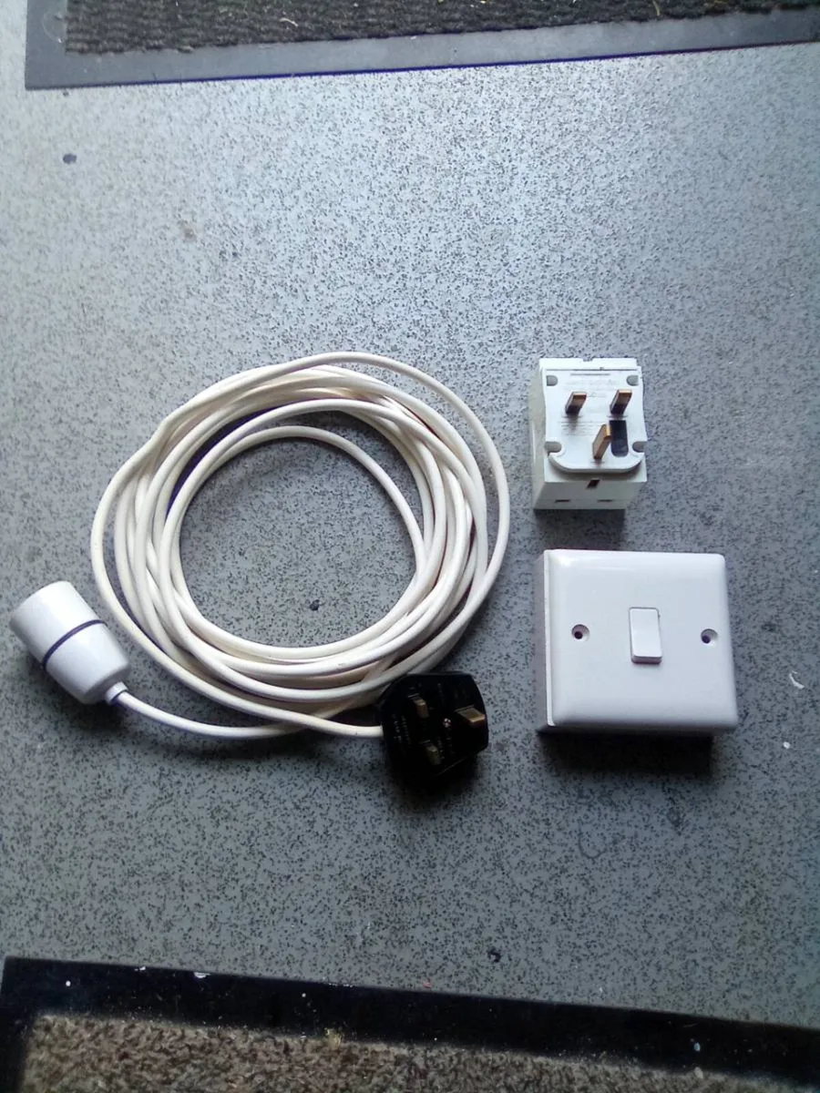 5. METRE. LEAD.  LIGHT.  ADAPTOR.AND LIGHT SWITCH - Image 2