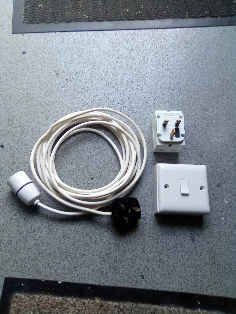 5. METRE. LEAD.  LIGHT.  ADAPTOR.AND LIGHT SWITCH - Image 1