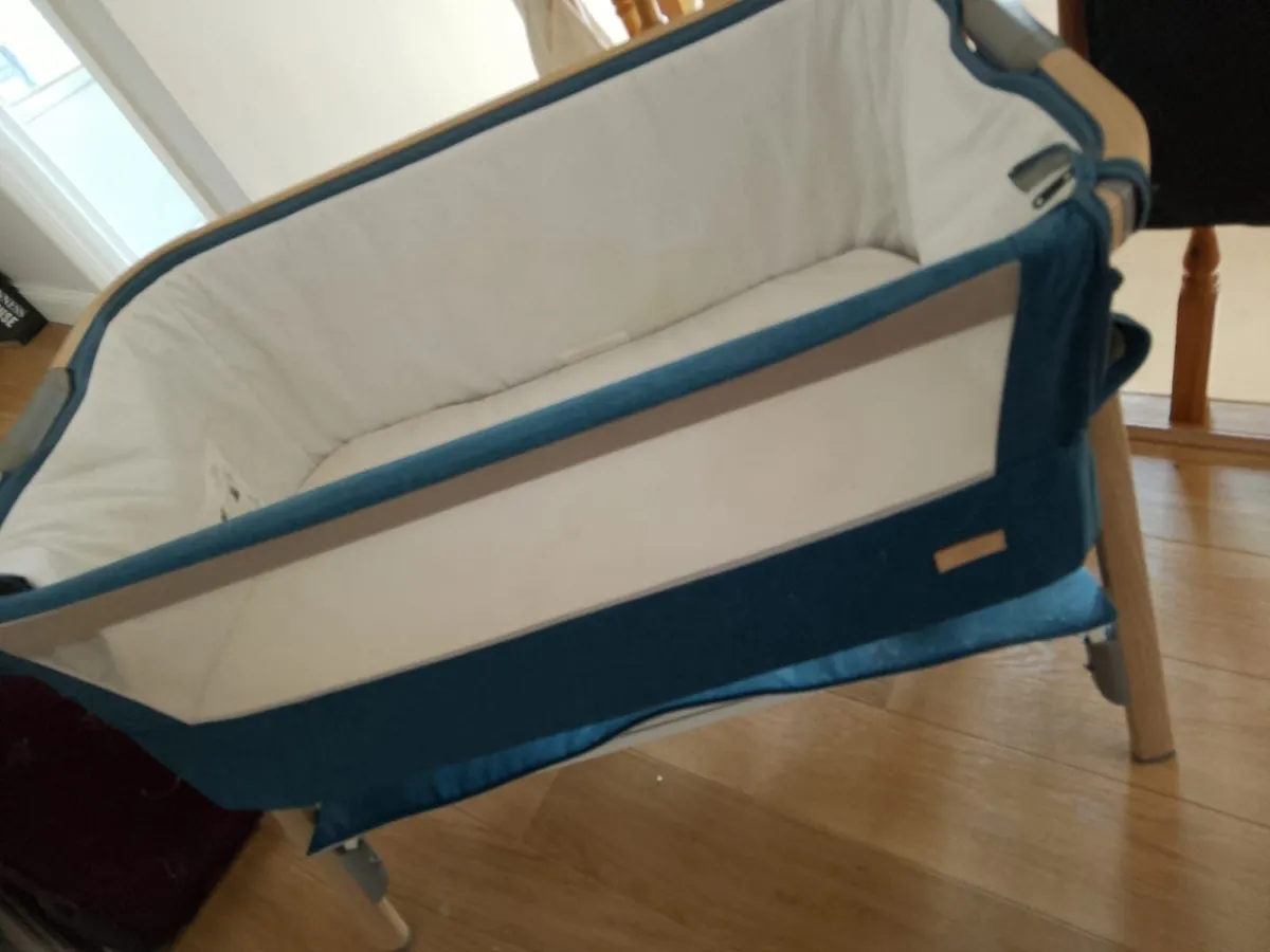 Next to me crib - Image 1