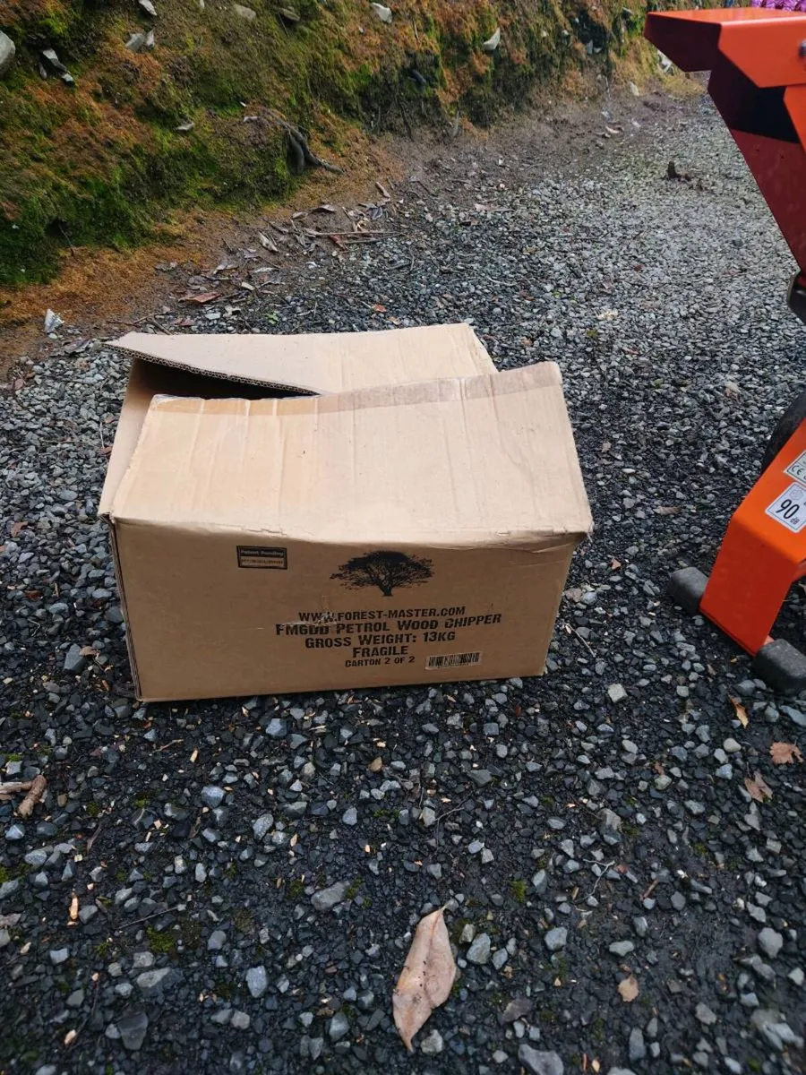 Wood chipper. - Image 4