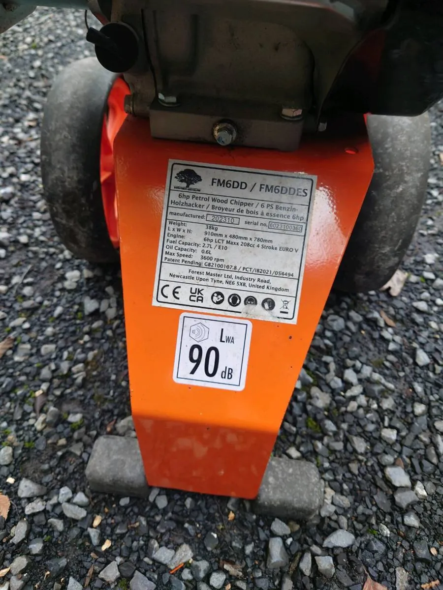 Wood chipper. - Image 3