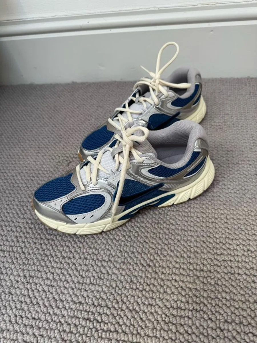 Nike V5 RNR worn once Size: 6 (EU 39) - Image 2