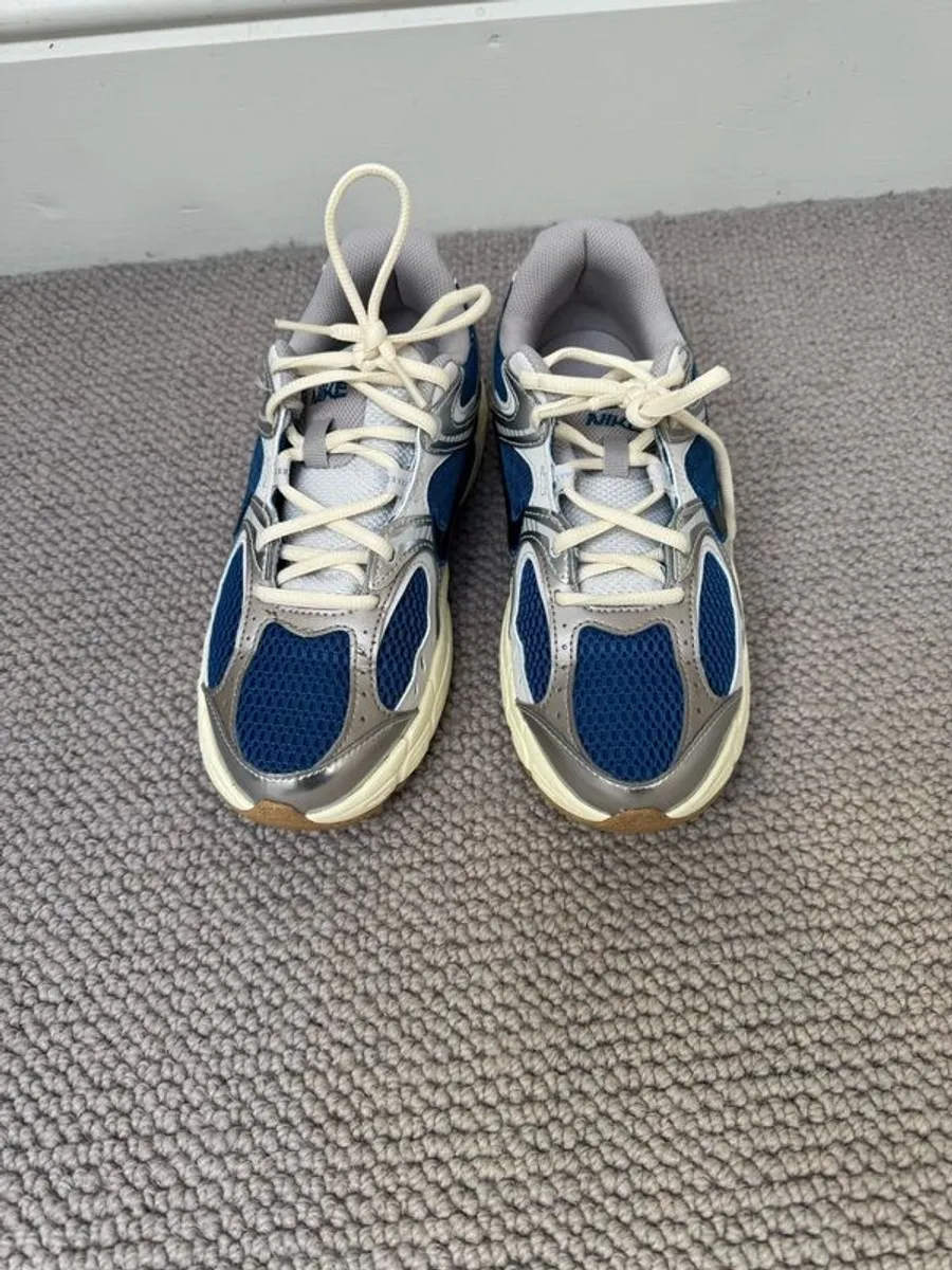 Nike V5 RNR worn once Size: 6 (EU 39) - Image 3