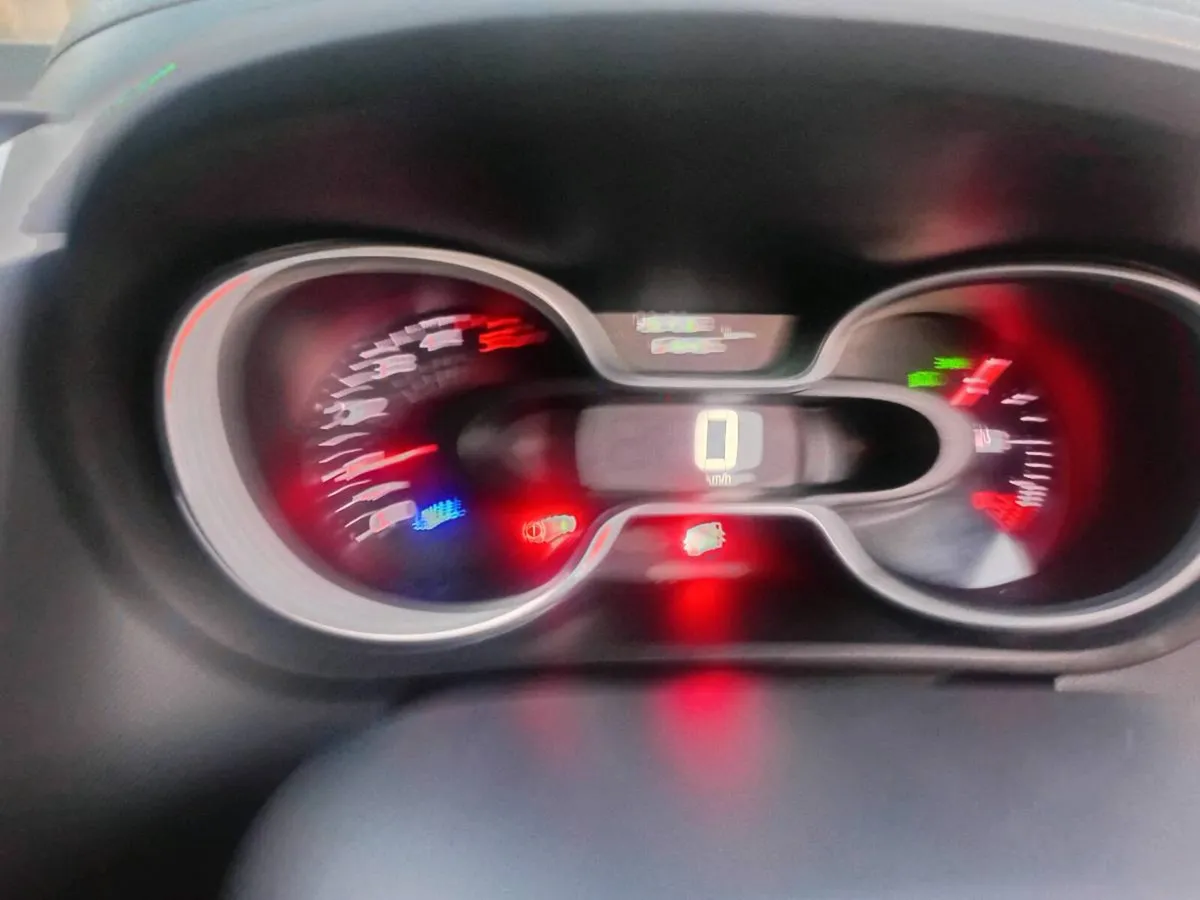 211 Renault Traffic LWB - Image 3