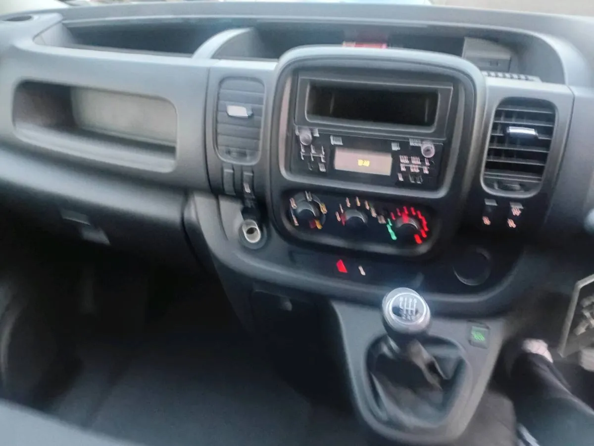 211 Renault Traffic LWB - Image 4
