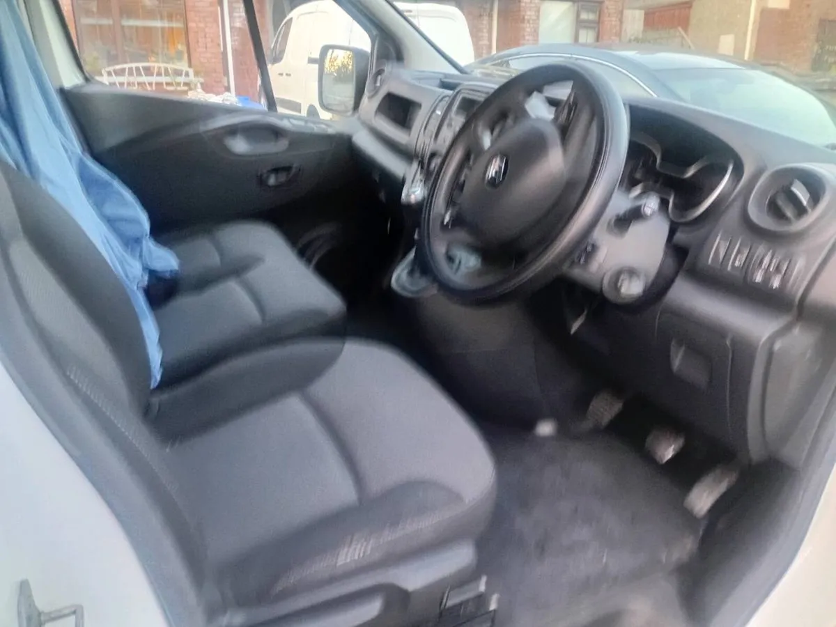 211 Renault Traffic LWB - Image 3