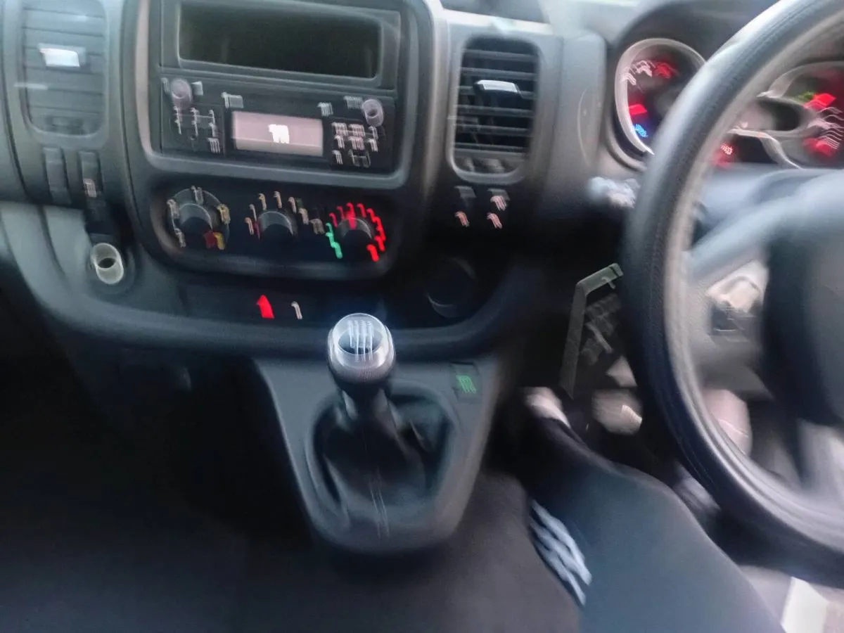211 Renault Traffic LWB - Image 2