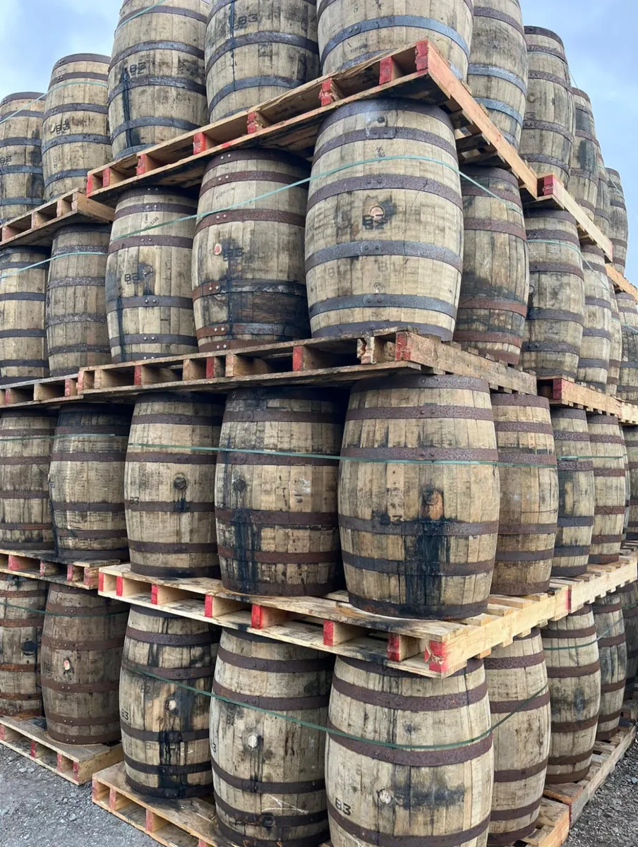 Oak barrels - Image 1