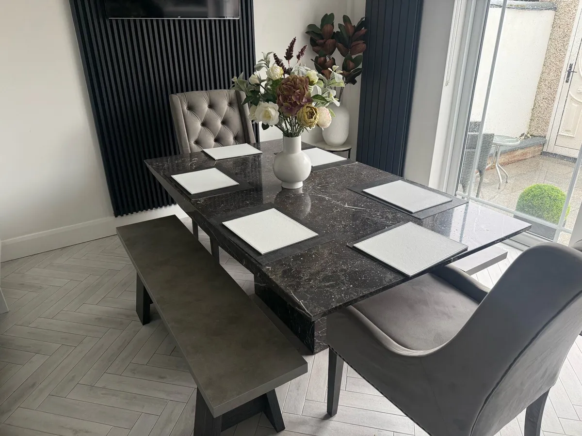 Dining table - Image 2