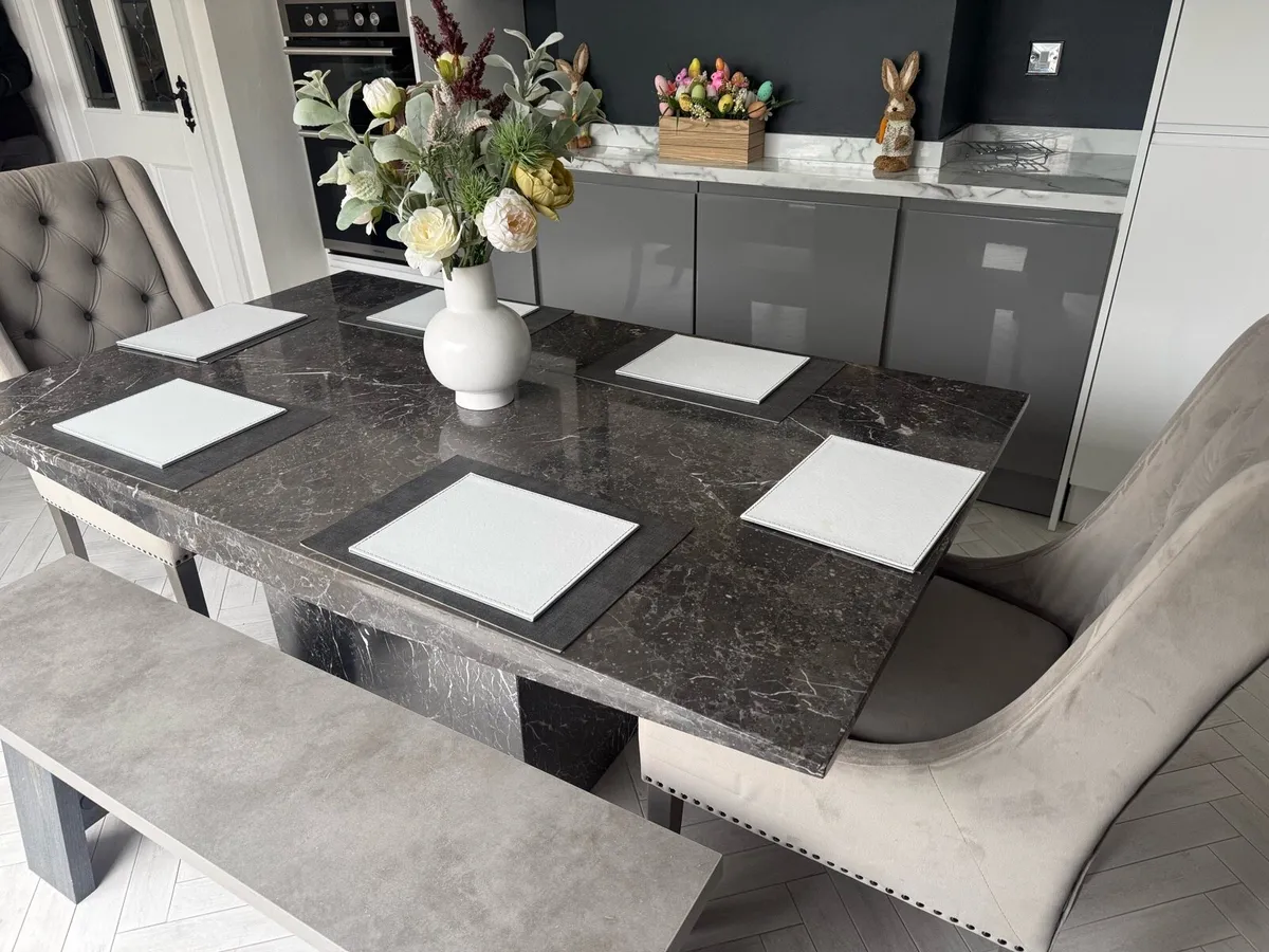 Dining table - Image 3