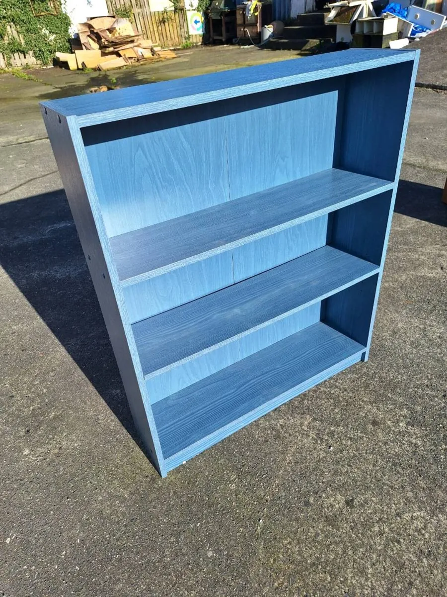 Neat shelving unit - Image 1