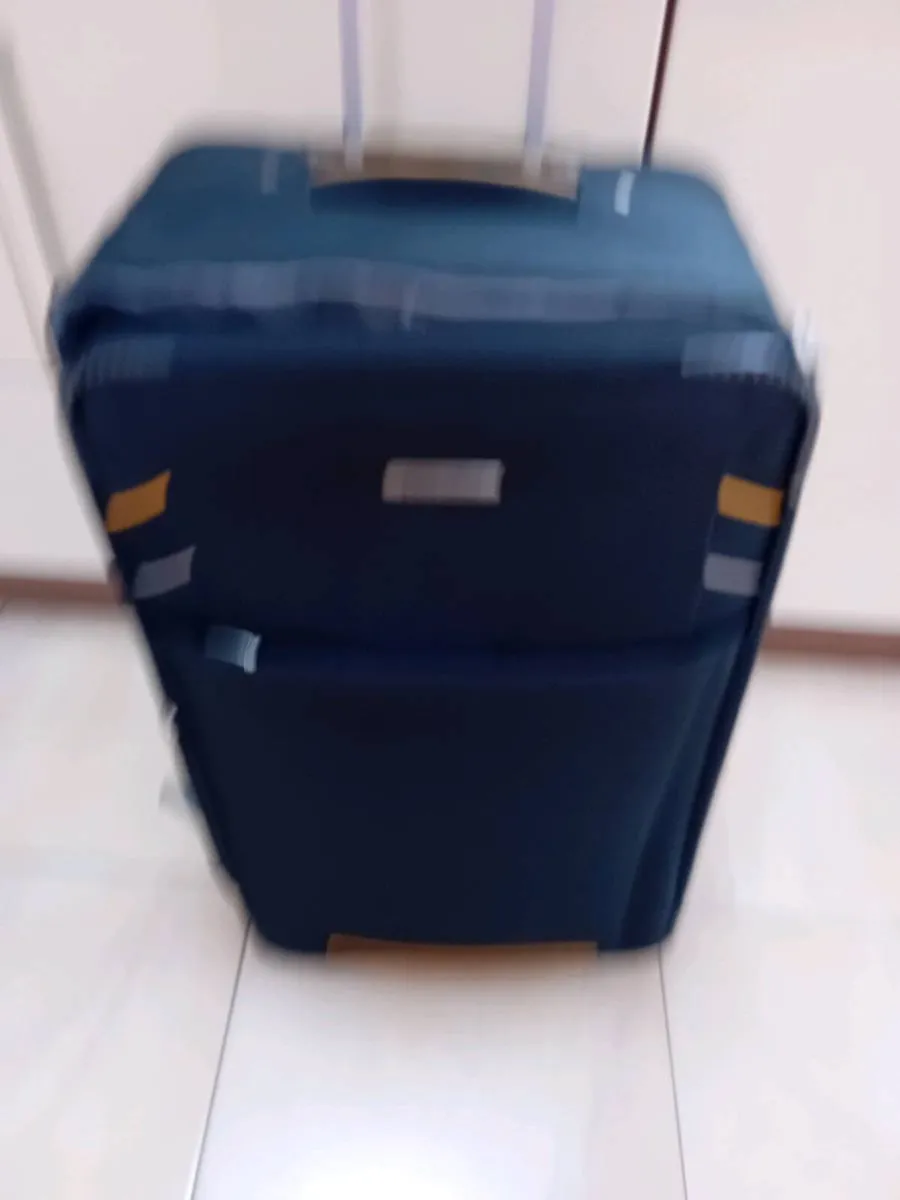 EXTRA LARGE PIERRE CARDIN SUITCASE - Image 1