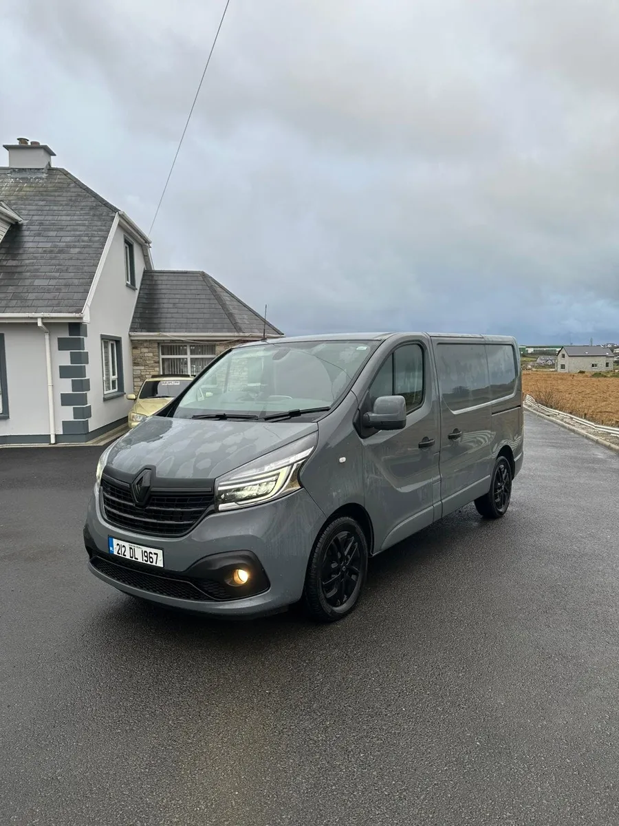 2021 renault traffic black edition - Image 2