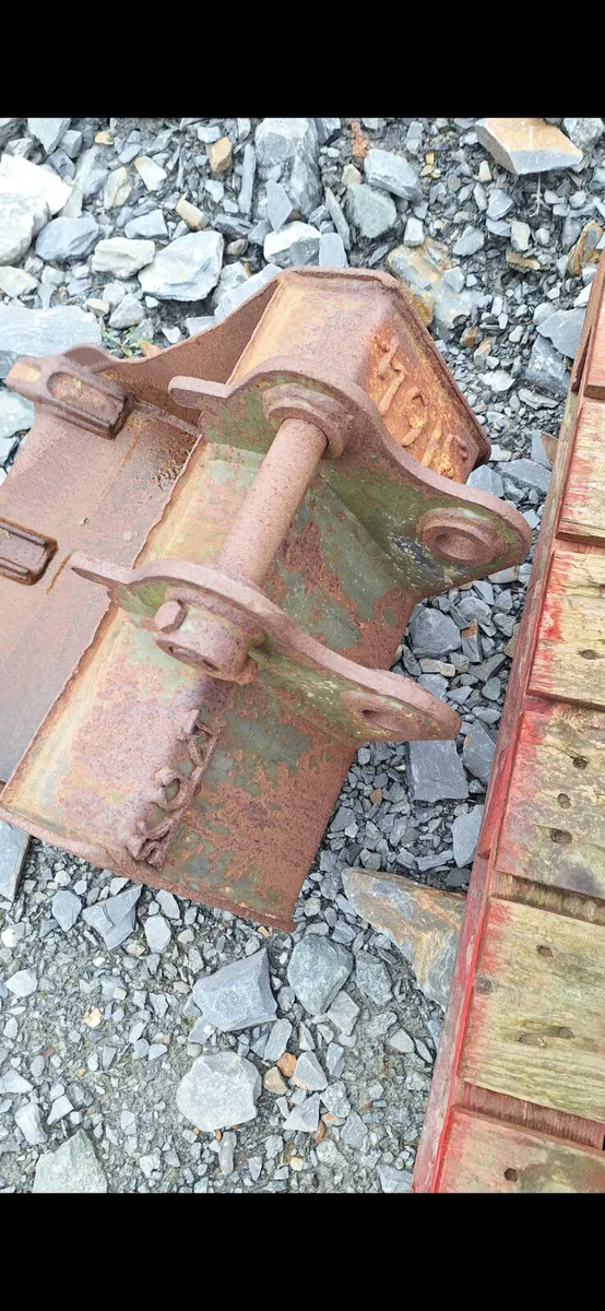 3 x Mini Digger buckets - Image 2