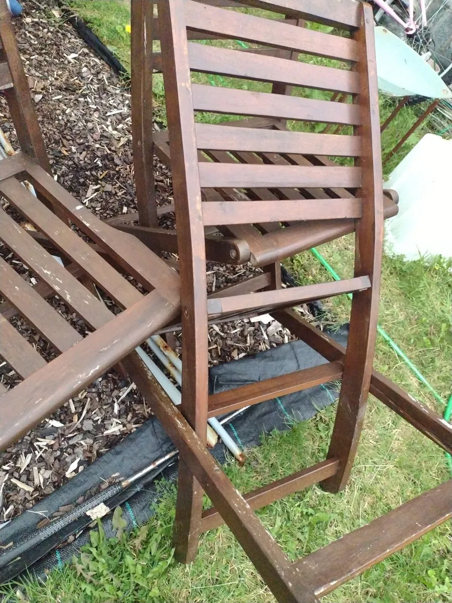 Wooden foldup garden/patio chairs - Image 4
