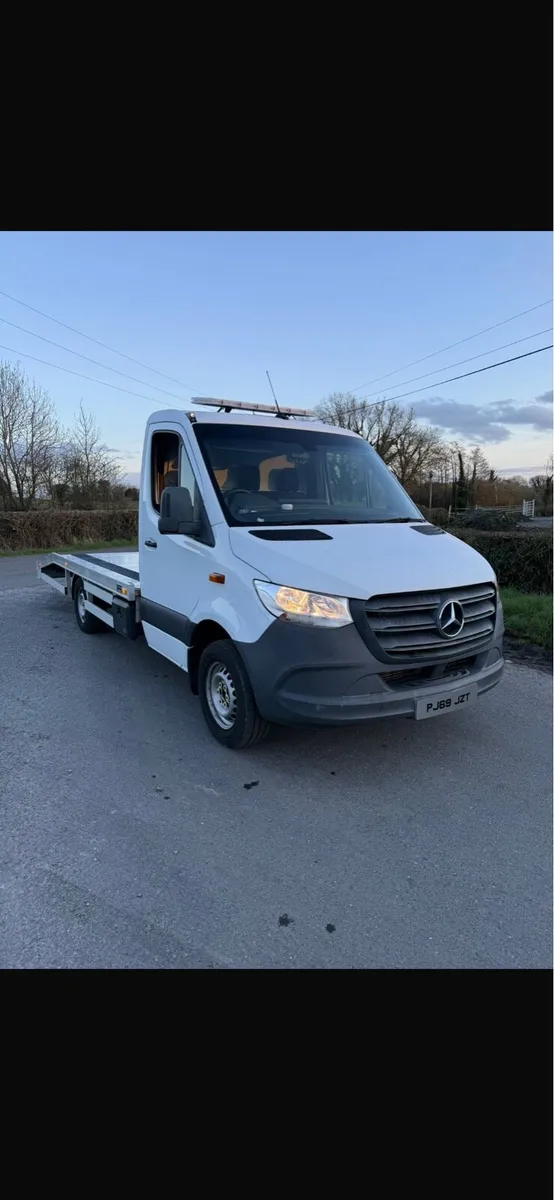 Recovery truck - Image 2