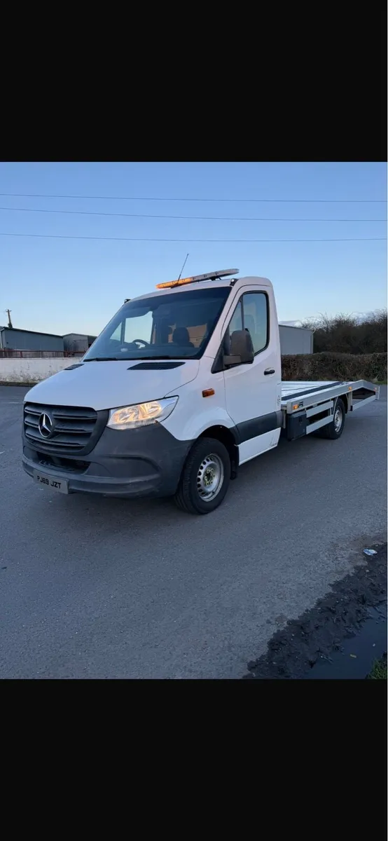 Recovery truck - Image 3