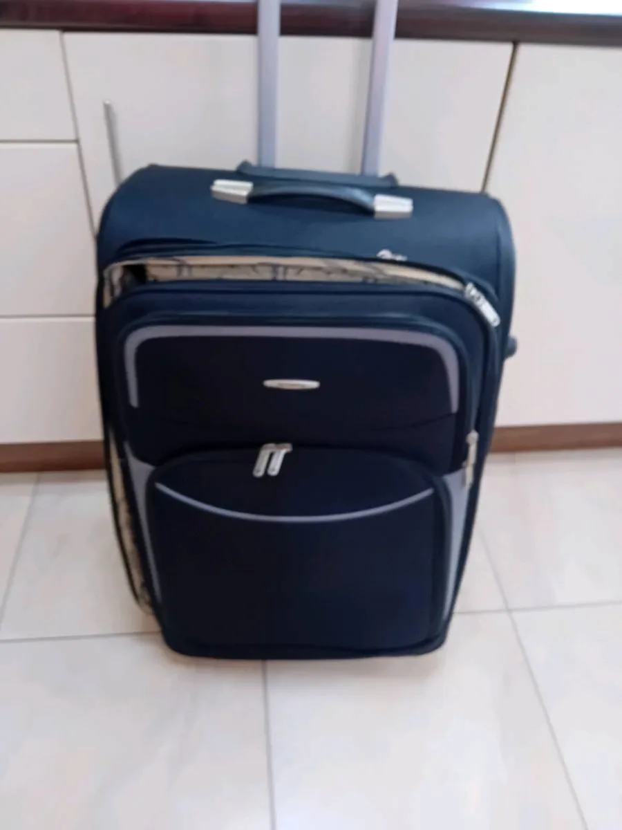 EXTRA LARGE SUITCASE. 2 WHEELS - Image 1