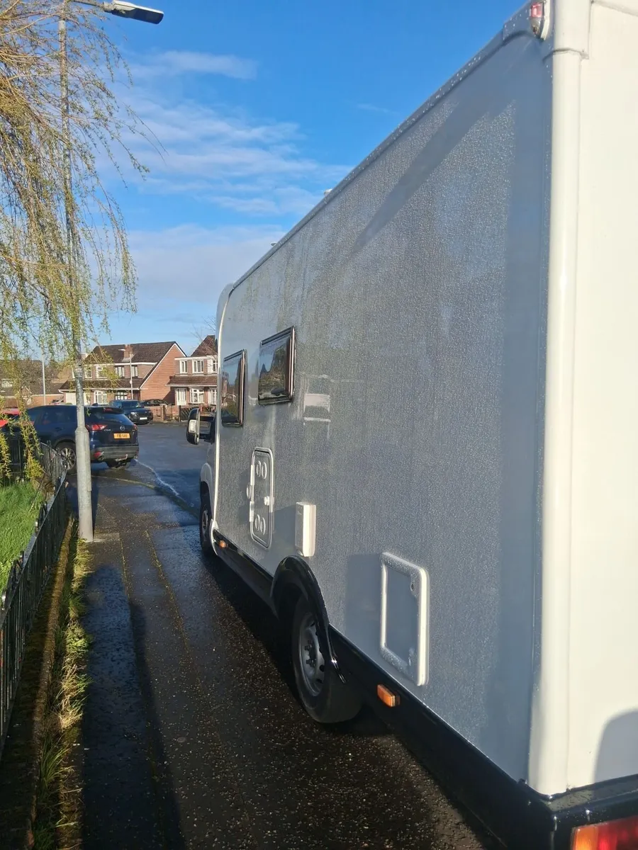 Motorhome - Image 4