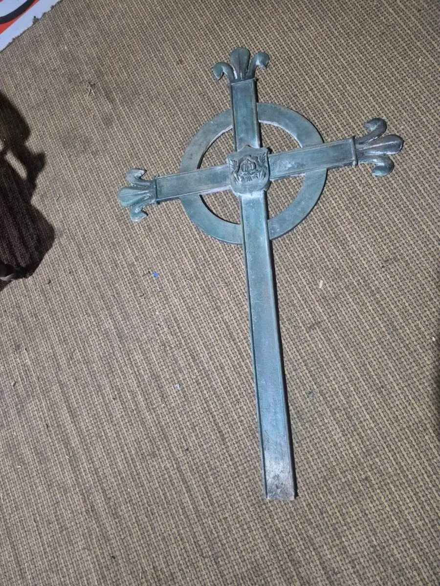Large original cast iron cross cruisifix - Image 1