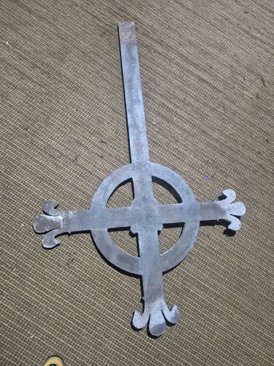 Large original cast iron cross cruisifix - Image 2