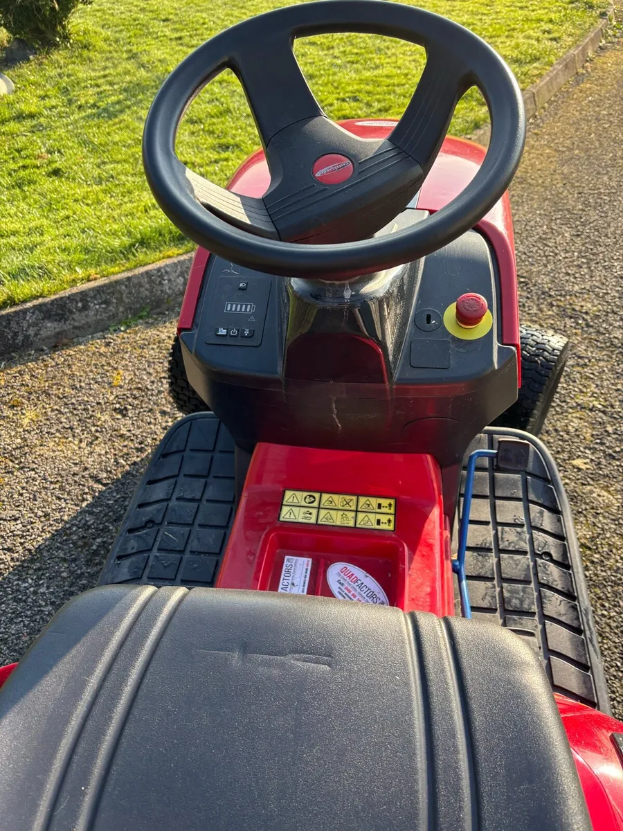 Fully electric ride on lawnmower - Image 3