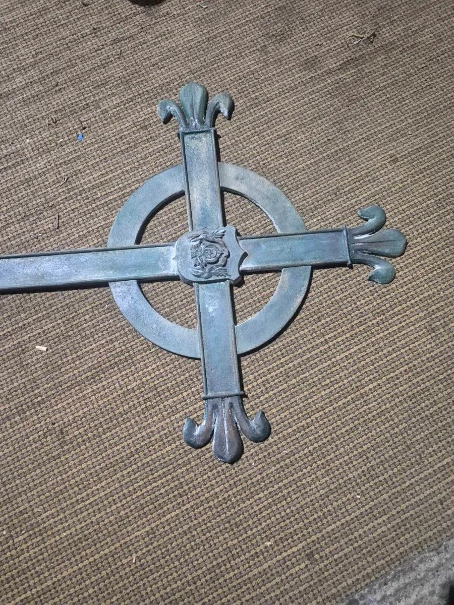 Large original cast iron cross cruisifix - Image 3