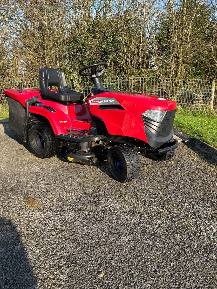 Fully electric ride on lawnmower - Image 1