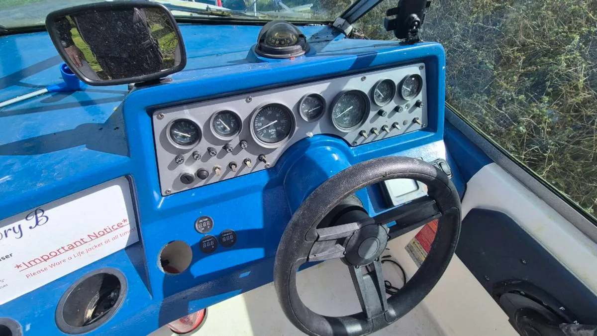 Sea Ray 220DA - Image 3