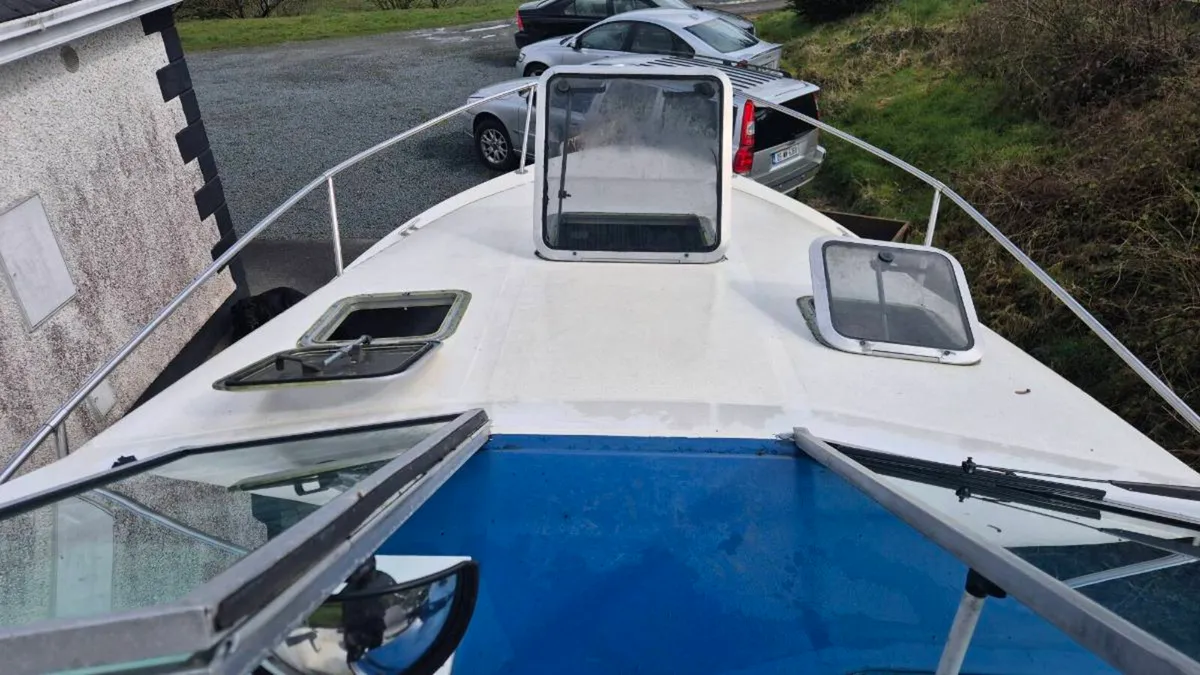 Sea Ray 220DA - Image 4