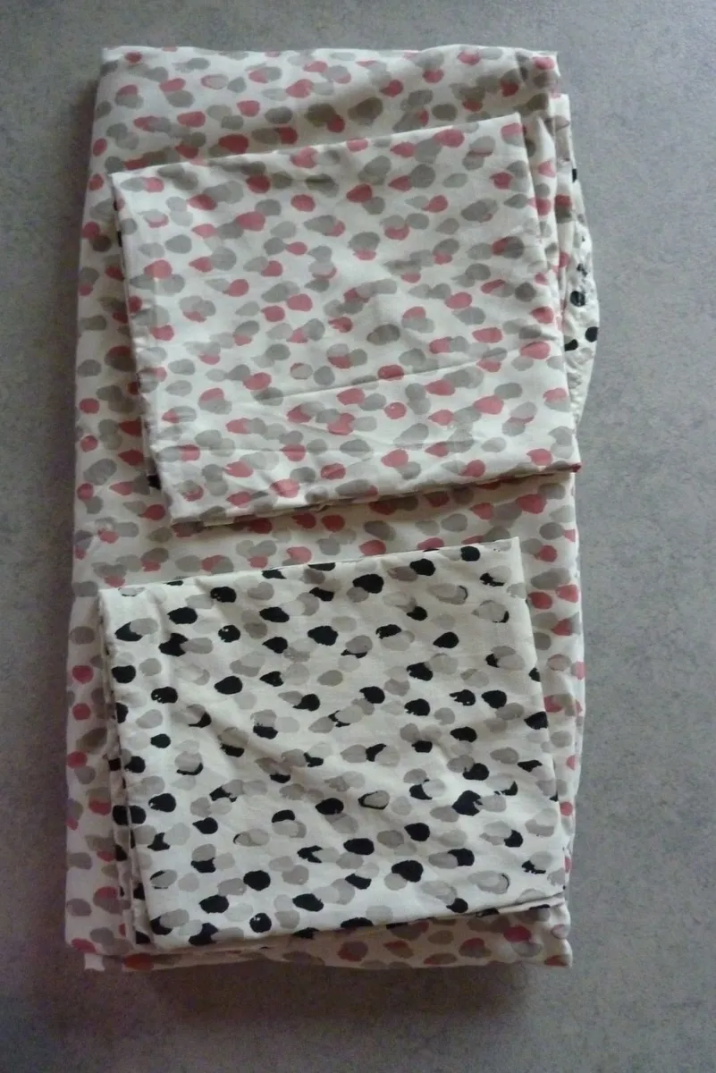 Double duvet cover and pillow cases - Image 1