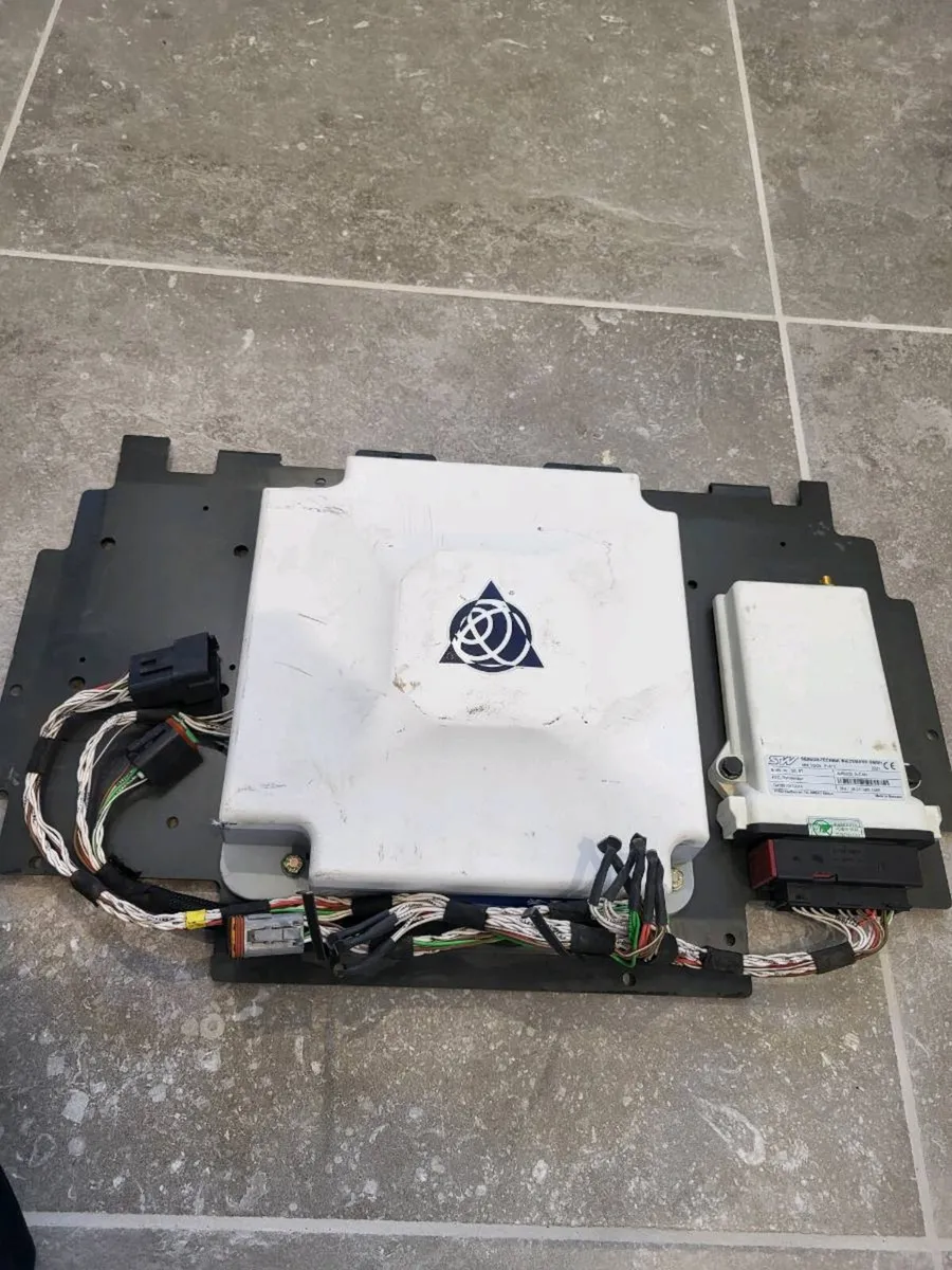 Trimble AG382 RTK unlocked reciver - Image 1