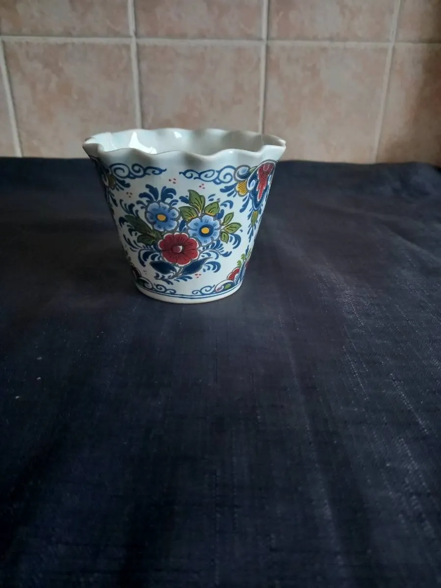 Holland Vase/Pot - Image 1