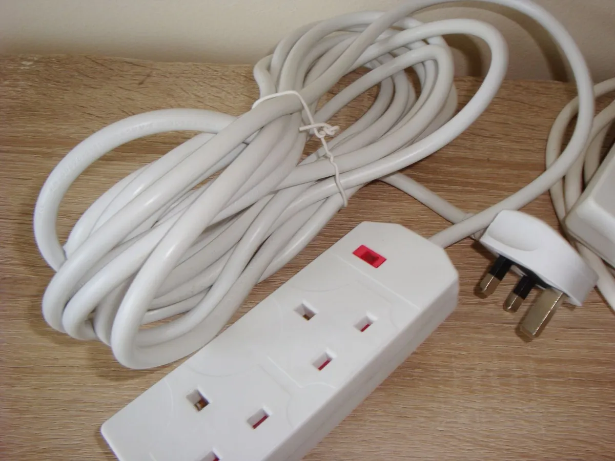 Extension leads and plug adapters - Image 2