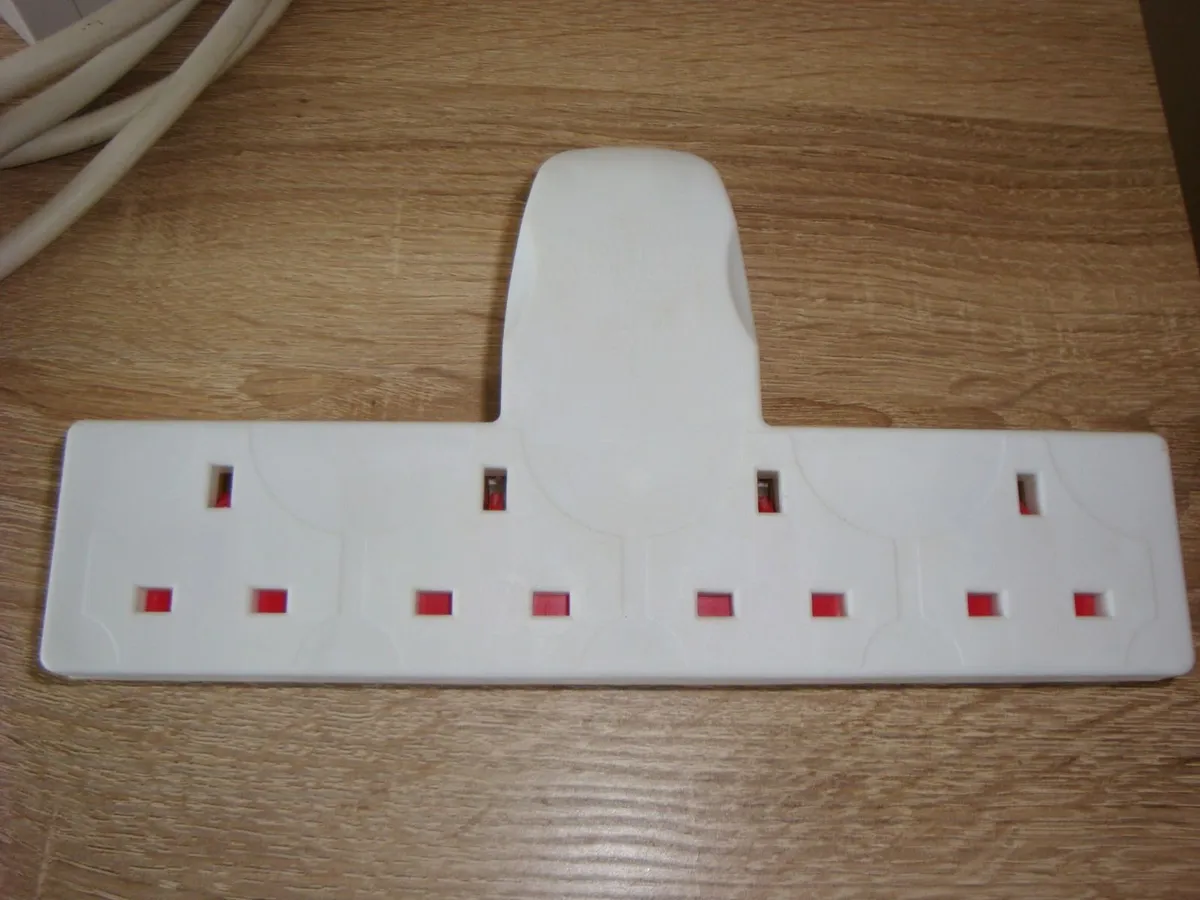 Extension leads and plug adapters - Image 3