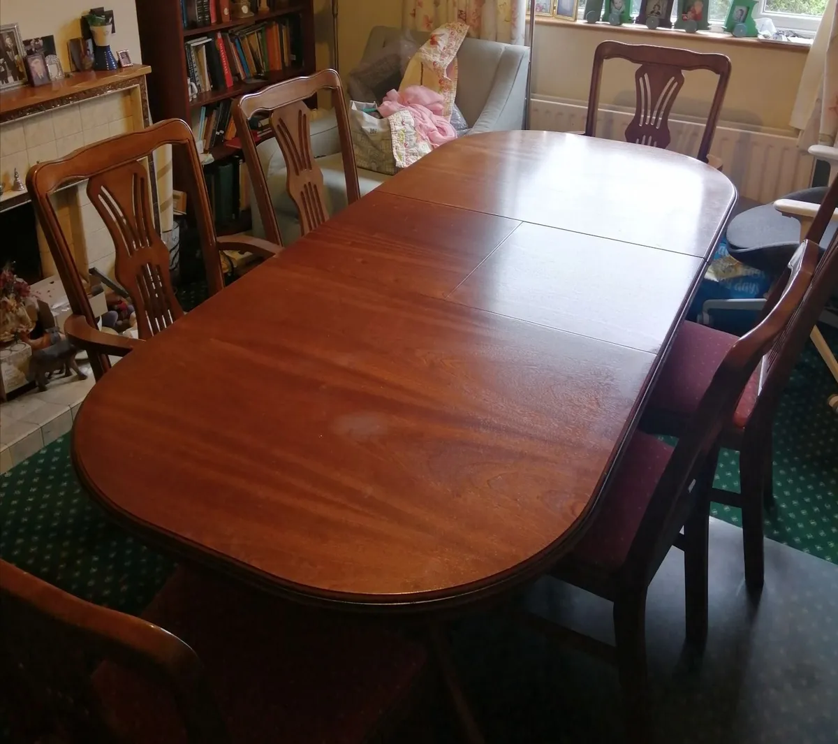 Dining table - Image 1