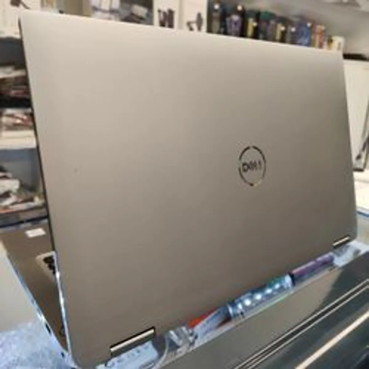 Dell Latitude 7400 2in1 i7 8665U 2.11GHz 16GB RAM 516GB SSD 14.1" FHD Windows 11 Pro (Touch Screen/ Convertable) - Image 4