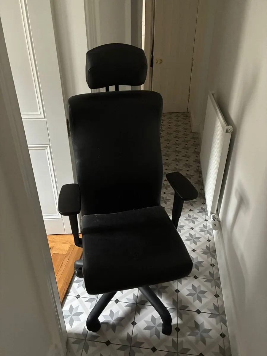 Office chair - Image 1