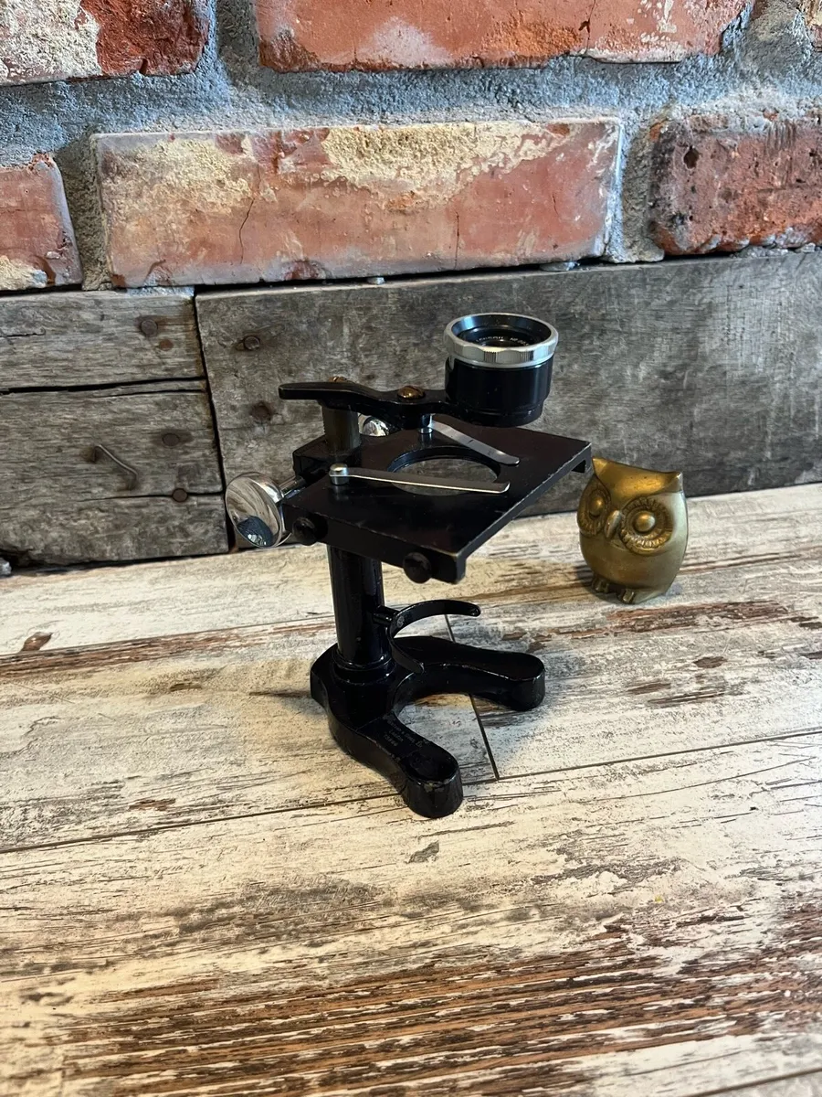 Vintage microscope - Image 1