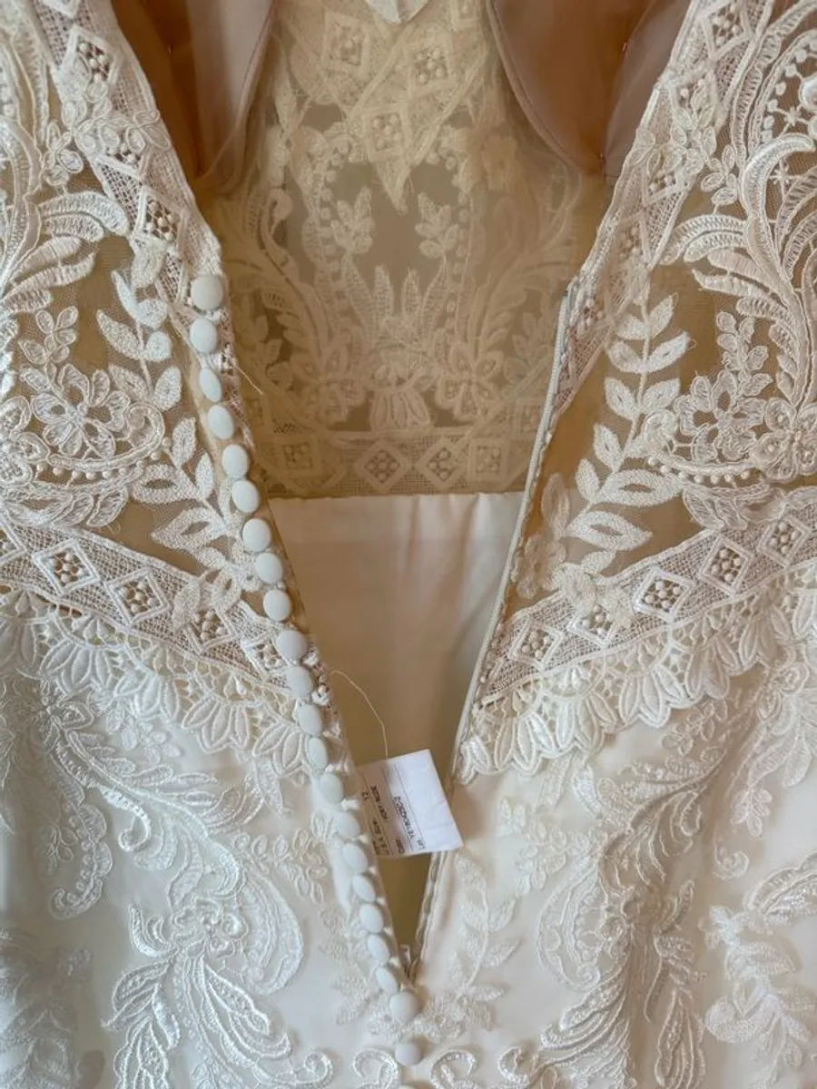 Wedding dress - Image 3