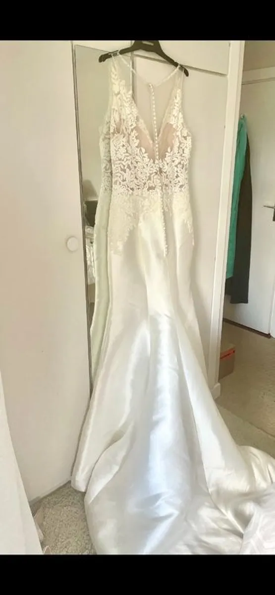 Wedding dress - Image 1