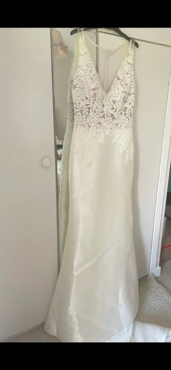 Wedding dress - Image 2